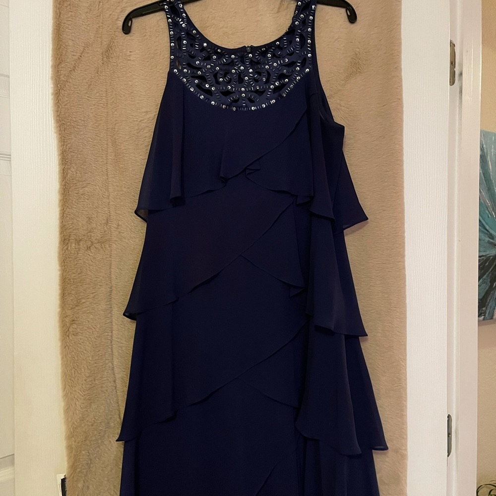 Dresses - Picture 13 of 16